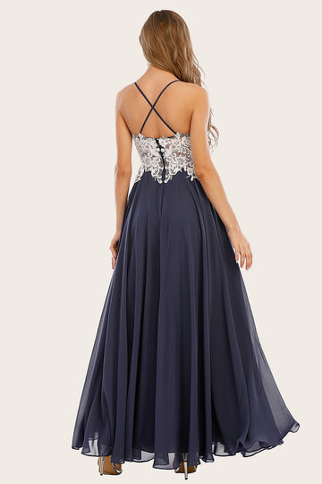 Vestido de baile de chiffon azul e poeirento com renda